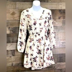 SOLD ‼️ Long sleeve cream floral mini… perfect with boots and a jacket for fall